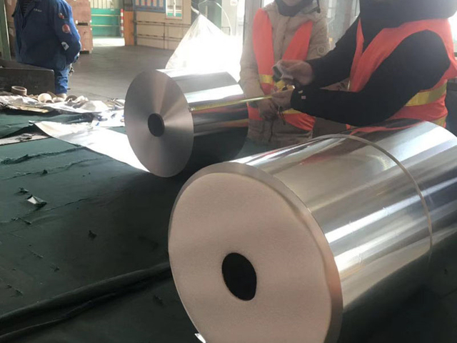 Papel de aluminio aislado para microondas