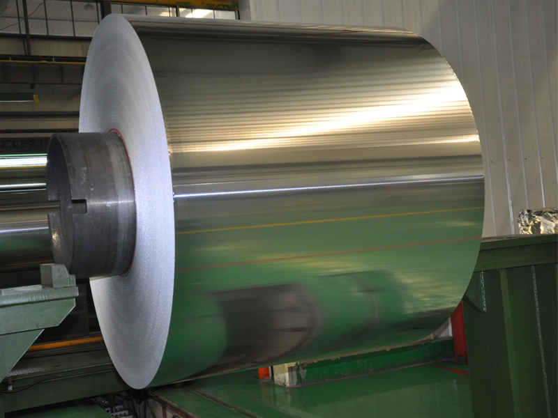 Papel de aluminio aislado de gran tama&ntilde;o