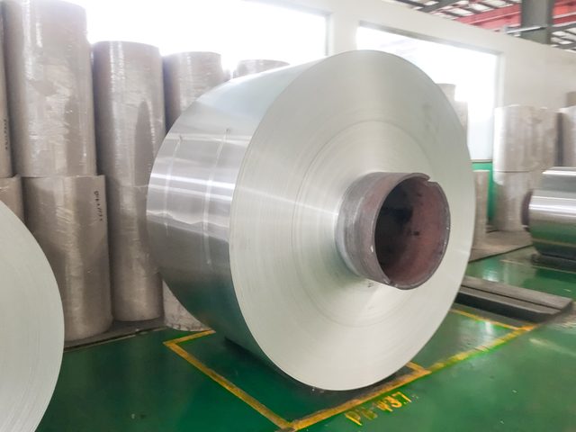 Papel de aluminio extra grueso aislado para envasado de alimentos